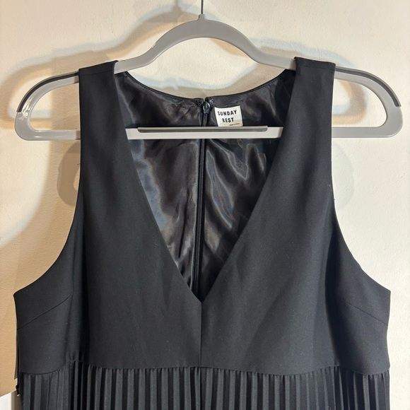 SUNDAY BEST Sz L Trish Dress Lined Pleated Deep V-Neck by Aritzia NEW WITH TAGS - Picture 5 of 14